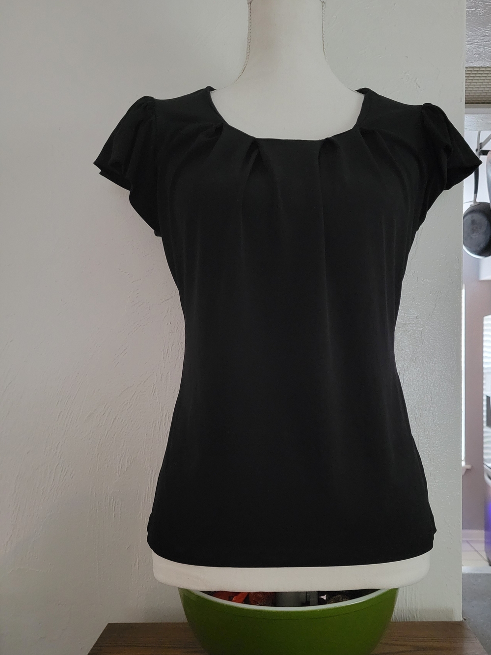 Worthington Black Short Sleeve Pleated Scoop Neck Top